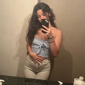 Meet your Posher, Leona